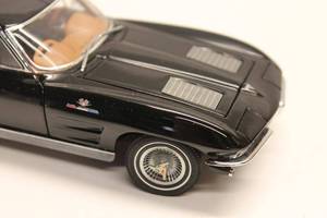 lot 45 image: 1963 Chevrolet Corvette Stingray Black Diecast Model Car 118 Scale