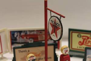 lot 65 image: Lot of Vintage Texaco, Pepsi-Cola, and Automobile-Themed Collectible Display Items