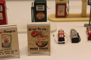 lot 66 image: Vintage Texaco Gas Pump Miniatures Collection