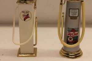 lot 67 image: Vintage Texaco Gas Pump Collectible Figurine Set