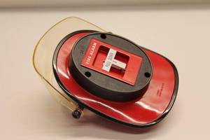 lot 92 image: Vintage Texaco Fire Chief Helmet with Fire Alarm Feature