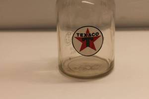 lot 99 image: Vintage Texaco One Quart Oil Bottle with Metal Spout