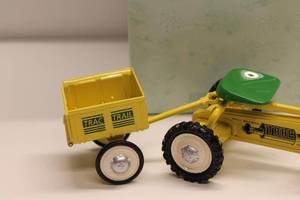 lot 142 image: Kiddie Car Classics 1961 Murray Tractor and Trailer Diecast