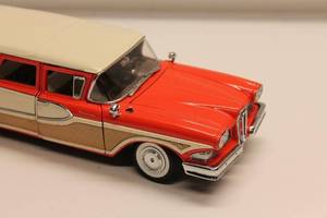 lot 146 image: Detailed Die-Cast 1958 Edsel Bermuda Station Wagon Model