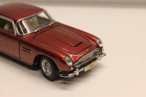 lot 150 image: 118 Scale 1964 Aston Martin DB5 Diecast Model Car
