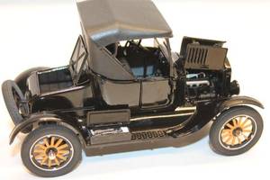 lot 153 image: 1925 Model T Ford Die-Cast Model Car
