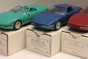 lot 161 image: Lot of 6 Die-Cast Model Cars - Ertl Collectibles