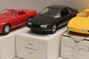 lot 166 image: Collectible Die-Cast Model Car Lot - 6 Pieces Including Corvettes and Beretta GT