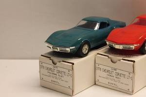 lot 169 image: Lot of 7 Ertl Die-Cast Model Cars - Chevrolet Corvette and Dodge Viper