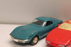 lot 171 image: Lot of 4 Die-Cast Model Corvettes