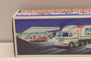 lot 198 image: Hess Toy Truck and Racers - New in Box