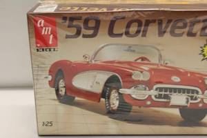 lot 201 image: AMT 59 Corvette Model Kit - 125 Scale