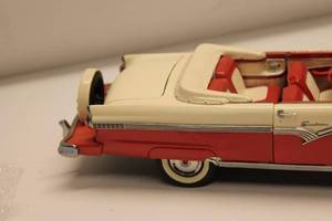 lot 213 image: Classic 1956 Ford Sunliner Convertible Die-Cast Model Car