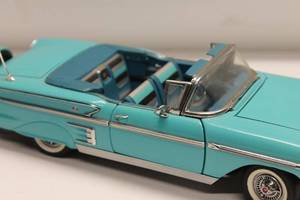 lot 218 image: Vintage 1958 Chevrolet Convertible Diecast Model Car