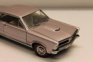 lot 222 image: 118 Scale Model 1965 Pontiac GTO - Die-cast Collectible