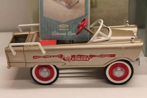 lot 229 image: Hallmark Kiddie Car Classics Lot
