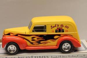 lot 270 image: Vintage Die-Cast 125 Scale Model Cars 1955 Chevy and 1940 Ford Sedan Delivery