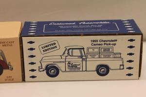 lot 279 image: Limited Edition Die-Cast Model Cars - 1937 Chevrolet Sedan Delivery & 1955 Chevrolet Cameo Pick-up