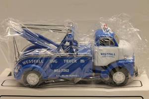 lot 289 image: Vintage 1950s Diecast Truck Models - GMC 1952 Heavy Duty Wrecker & Ford 1951 F-6 Stake Truck