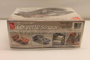 lot 303 image: 1963 Chevrolet Corvette Stingray Model Kit by AMT Ertl