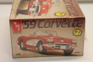lot 304 image: AMT 59 Corvette Model Car Kit 125 Scale