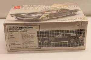 lot 305 image: AMT Ertl 1963 Chevrolet Corvette Stingray 125 Model Kit #6520