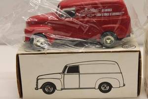 lot 308 image: Set of 2 ERTL Die-Cast Chevy Trucks with Banks - 1950 Panel and 1923 12 Ton