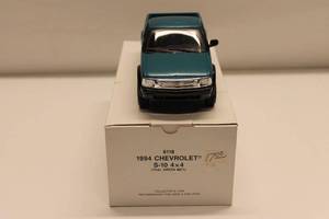 lot 352 image: 1994 Chevrolet S-10 4x4 Diecast Model - Teal Green Metallic