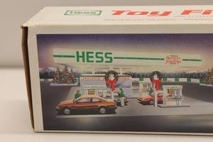 lot 363 image: Hess Toy Fire Truck with Dual Sound Siren