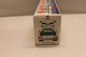 lot 364 image: Hess 1995 Toy Truck and Helicopter - NIB