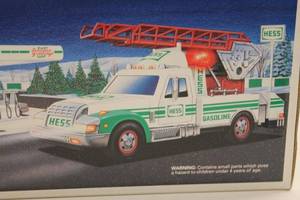 lot 371 image: Hess 1994 Rescue Truck in Original Box