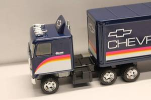 lot 391 image: Vintage Chevrolet Diecast Semi Truck with Trailer
