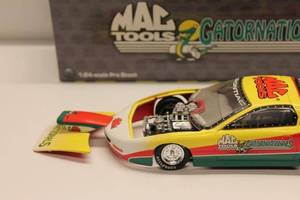 lot 400 image: Limited Edition 1998 Pontiac Pro Stock Mac Tools Gatornationals 124-Scale Die-Cast Car