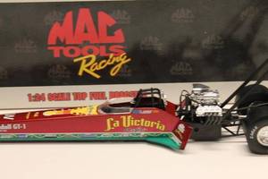 lot 402 image: Mac Tools Racing 124 Scale Top Fuel Dragster Model - La Victoria