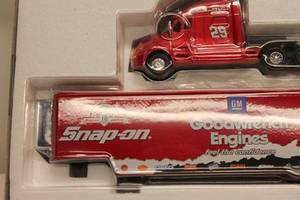 lot 409 image: Snap-on Goodwrench Engines 29 Diecast Truck and Trailer Set
