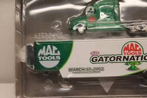 lot 410 image: 2002 Mac Tools Gatornationals Limited Edition Die-Cast Set