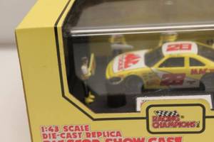 lot 422 image: Racing Champions 143 Scale Die-Cast Replica Pit Stop Show Case