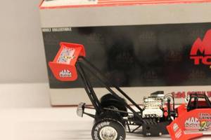 lot 431 image: Mac Tools Racing 124 Scale Top Fuel Dragster Model