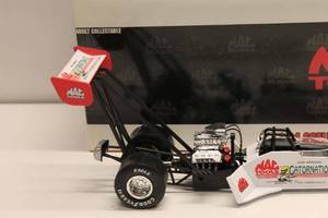 lot 438 image: Mac Tools Racing 124 Scale Top Fuel Dragster - Gatornationals Edition