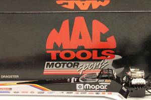 lot 440 image: Mac Tools 124 Scale Top Fuel Dragster Model - Limited Edition 1996