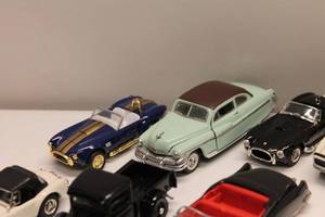 lot 452 image: Lot of 10 Assorted Vintage Die-Cast Model Cars
