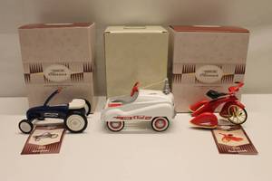 lot 257 image: Lot of 3 Kiddie Car Classic Diecast Metal Replicas