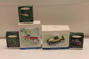 lot 262 image: Lot of 5 Hallmark Keepsake Ornaments