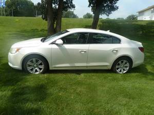lot 8 image: 2011 Buick Lacrosse CXL