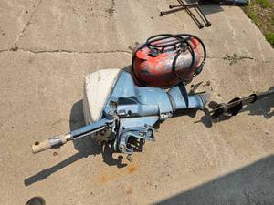 lot 19 image: Evinrude Outboard Motor 9 12 Hp & Sears 4 12 Hp