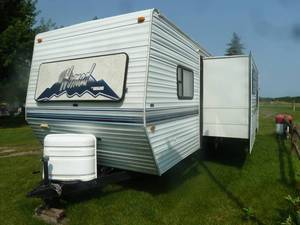 lot 2 image: 1999 Nomad RV Camper