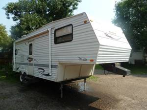 lot 5 image: 2000 Jayco Eagle 243