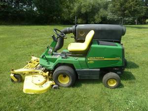 lot 3 image: John Deere F725 Zero Turn