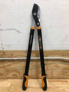 lot 199 image: Fiskars 1-34 in. Cut Capacity Steel Blade Lopper Model # 391381-1013 08012410