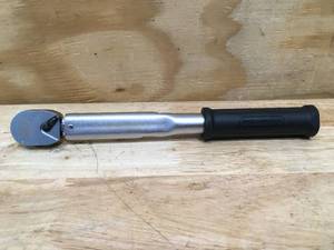 lot 200 image: Gearwrench 38 Drive Preset Micrometer Torque Wrench 5-25 Nm Model # 85161 (Retail $117) 08012415